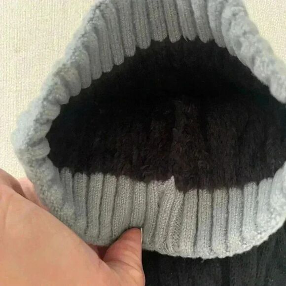 UGG black and gray beanie - Picture 3 of 3